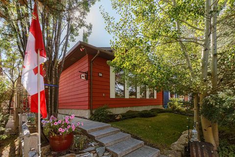 47 Woodford Crescent SW Calgary AB T2W 4C6