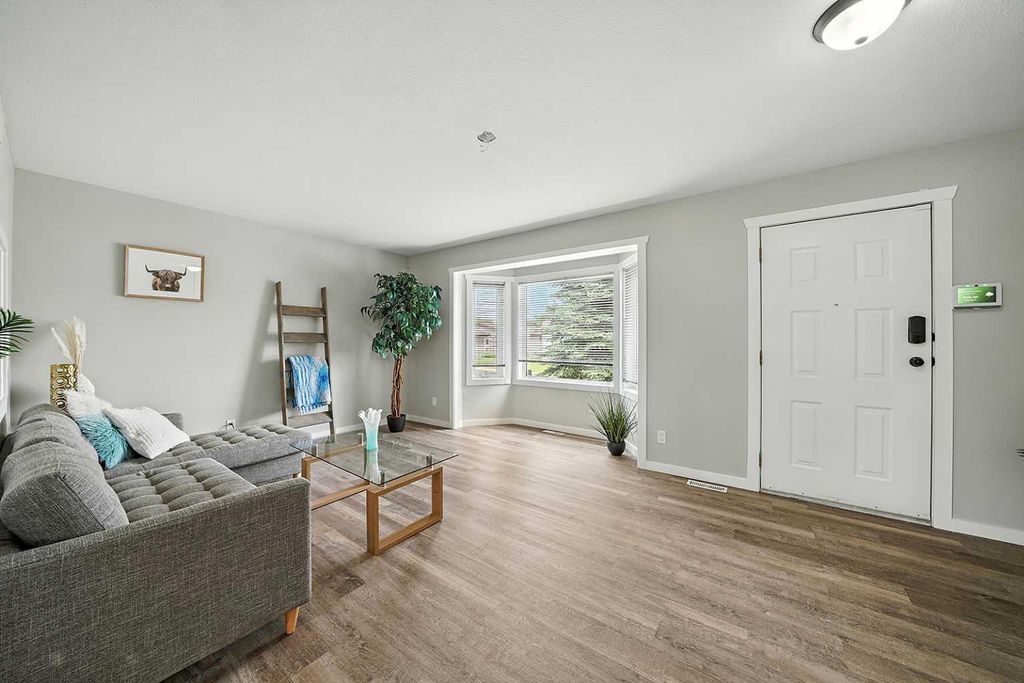 Photo of 5223 55 Avenue, Eckville, AB T0M 0X0 (MLS # A2265056)
