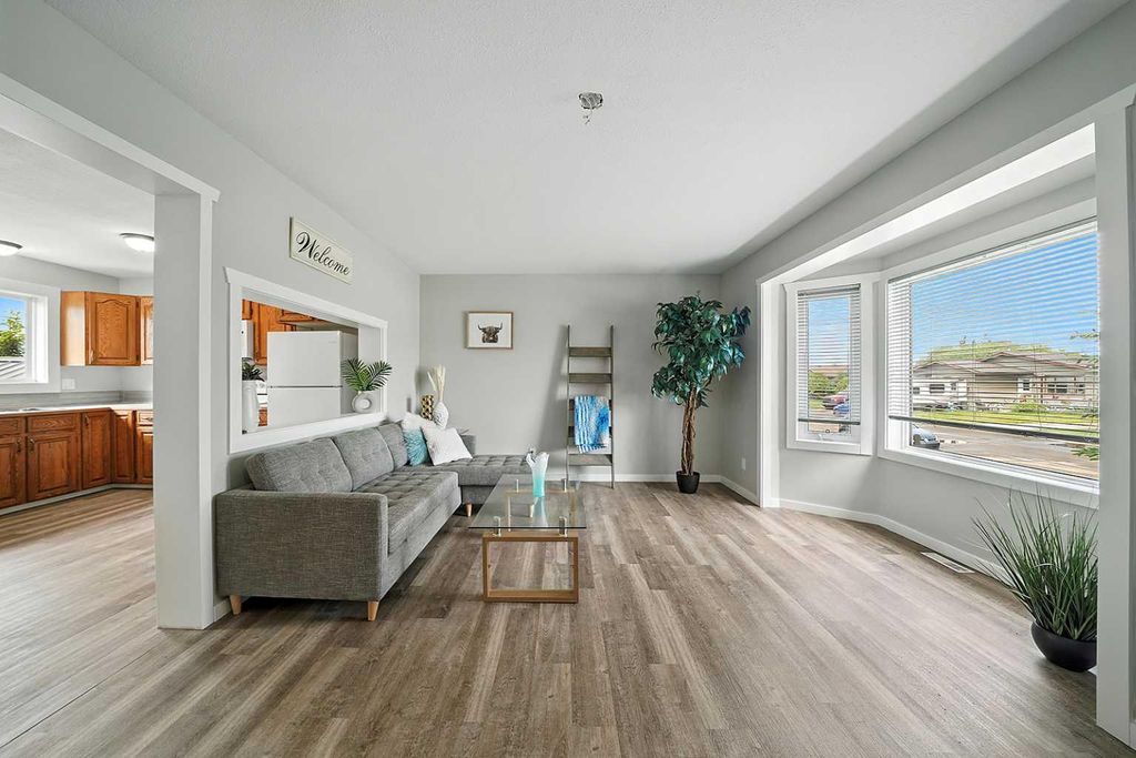 Photo of 5223 55 Avenue, Eckville, AB T0M 0X0 (MLS # A2265056)