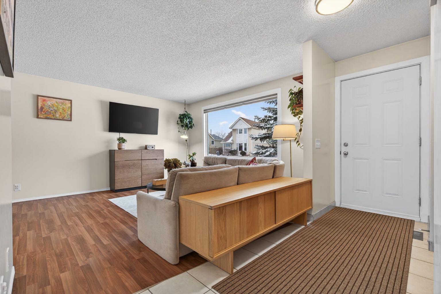 151 Erin Park Close SE