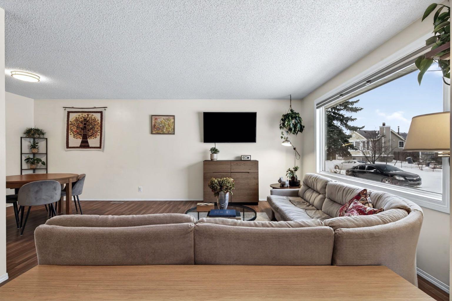 151 Erin Park Close SE