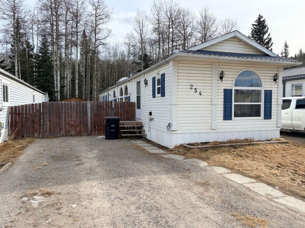 Photo of 254 Skogg Avenue, Hinton, AB T7V 1A6 (MLS # A2292432)