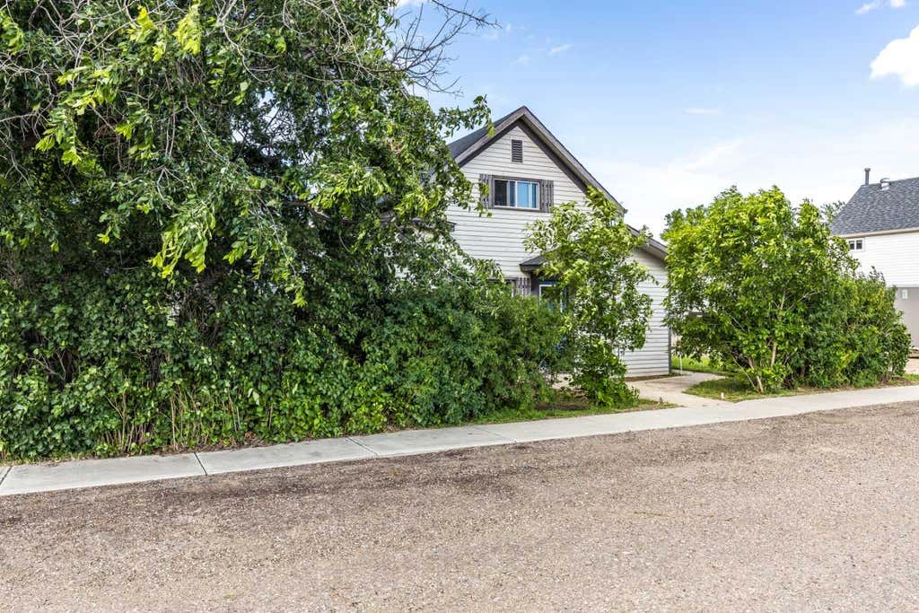 Photo of 80 Pacific Avenue, Irvine, AB T0J 1V0 (MLS # A2324267)