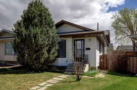 Photo of 16 Martingrove Mews NE, Calgary, AB T3J 2S9 (MLS # A2329214)