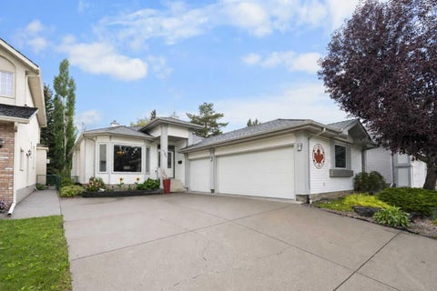 Photo of 190 Woodpark Circle SW, Calgary, AB T2W 6G1 (MLS # A2345617)