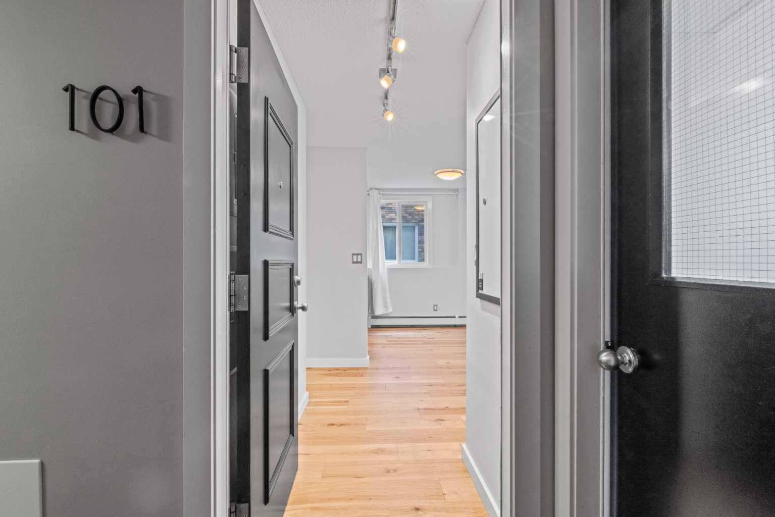 120 24 Avenue SW 101