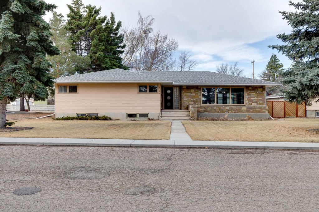 Photo of 513 Memorial Avenue, Vulcan, AB T0L 2B0 (MLS # A2295102)