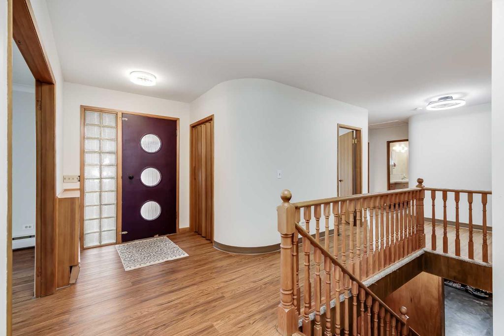 Photo of 513 Memorial Avenue, Vulcan, AB T0L 2B0 (MLS # A2295102)