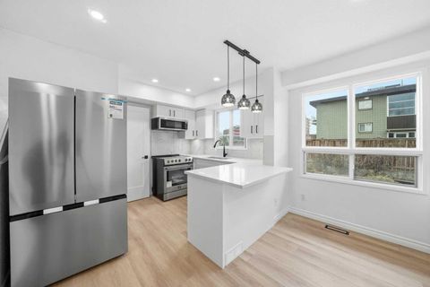 2804 17 Avenue SW 3 Calgary AB T3E 6K8