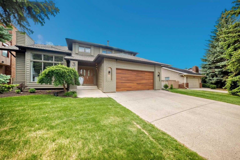 Photo of 344 Canterville Drive SW, Calgary, AB T2W 3Z9 (MLS # A2322572)
