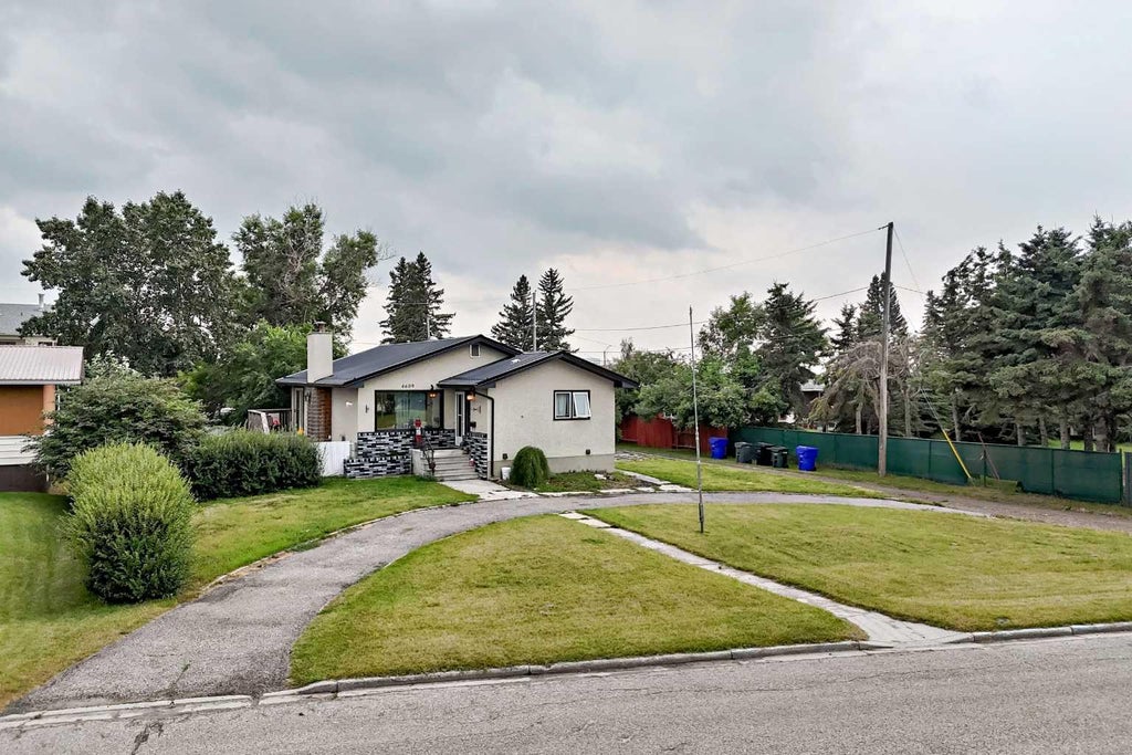 Photo of 4609 52 Street, Olds, AB T4H 1E8 (MLS # A2336510)