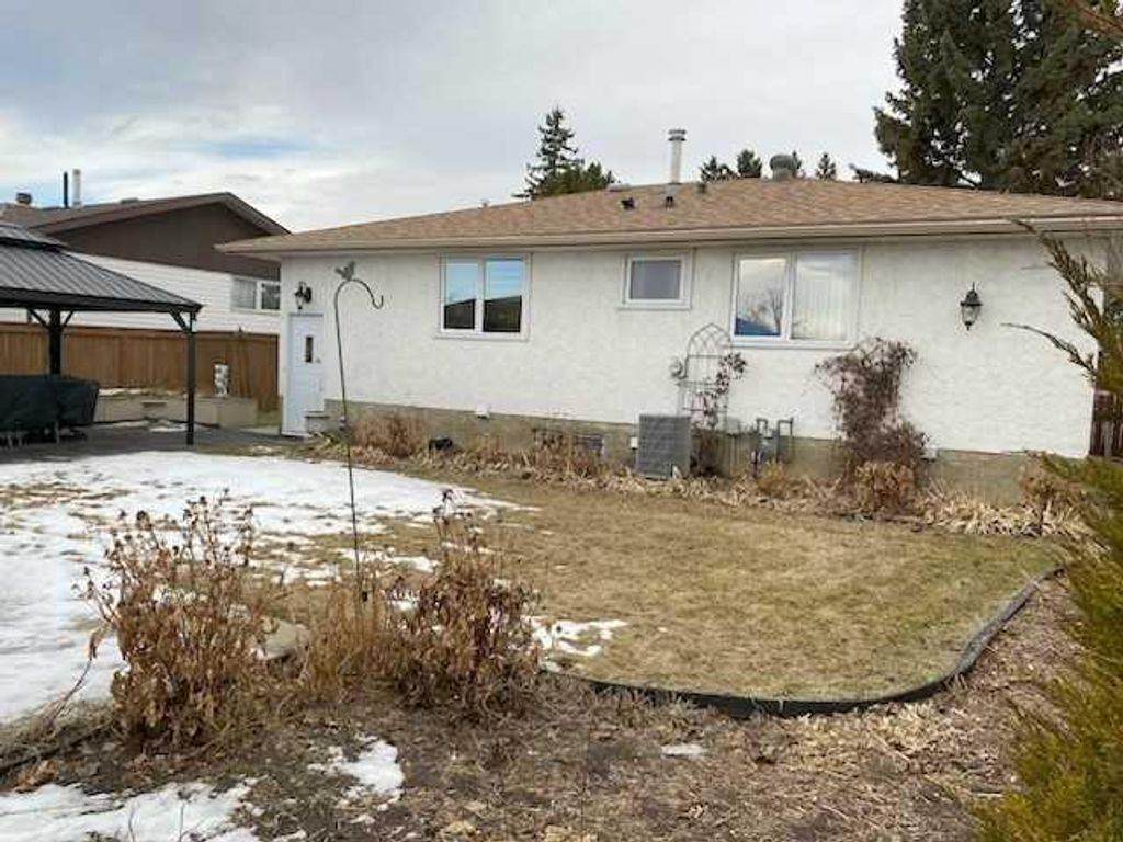 Photo of 6311 Pineridge Road NE, Calgary, AB T1Y 1M4 (MLS # A2283199)