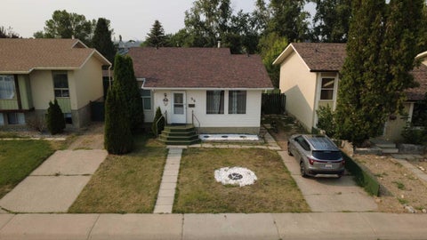 Photo of 96 Simpson Crescent SE, Medicine Hat, AB T1B 2R9 (MLS # A2336414)