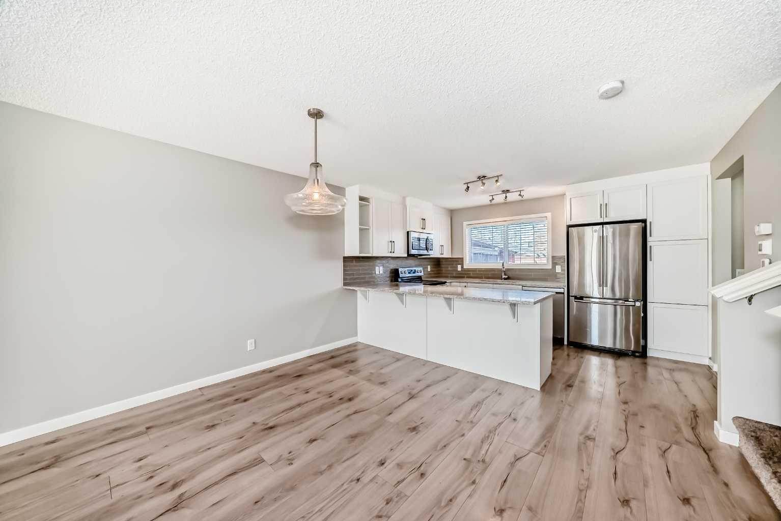 393 Legacy Boulevard SE