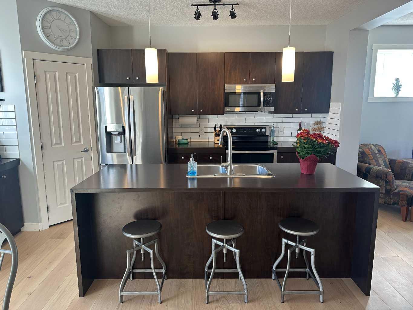 64 Elgin Meadows Manor SE