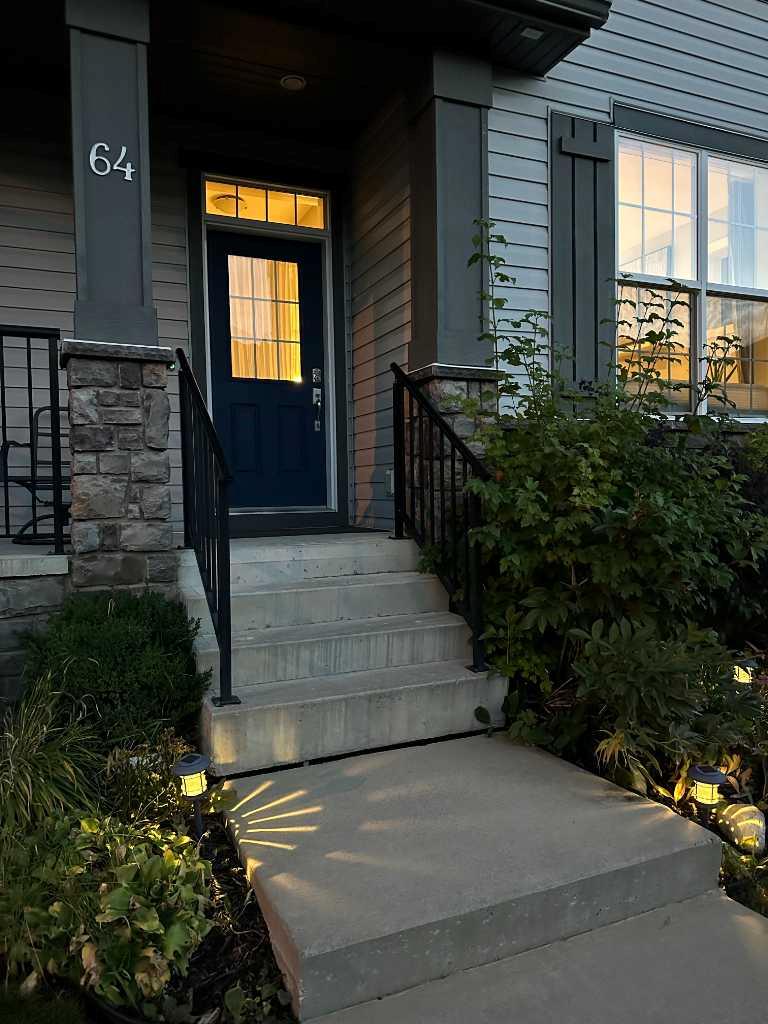 64 Elgin Meadows Manor SE