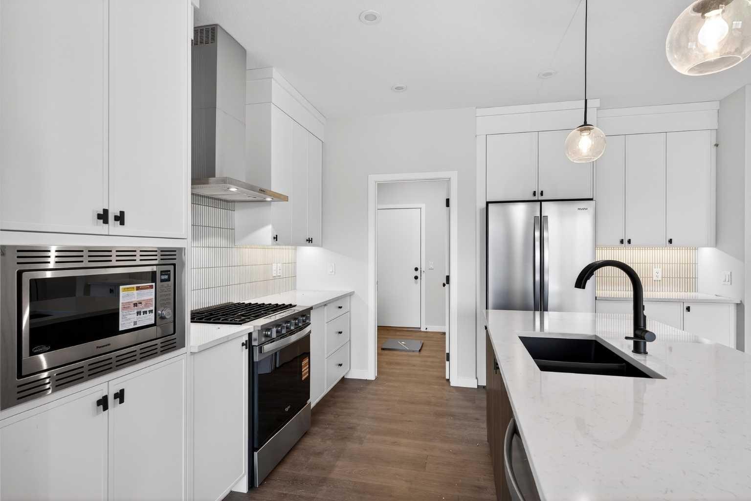 533 Sawgrass Green NW