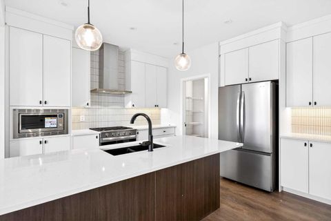 533 Sawgrass Green NW Airdrie AB T4B 5V2