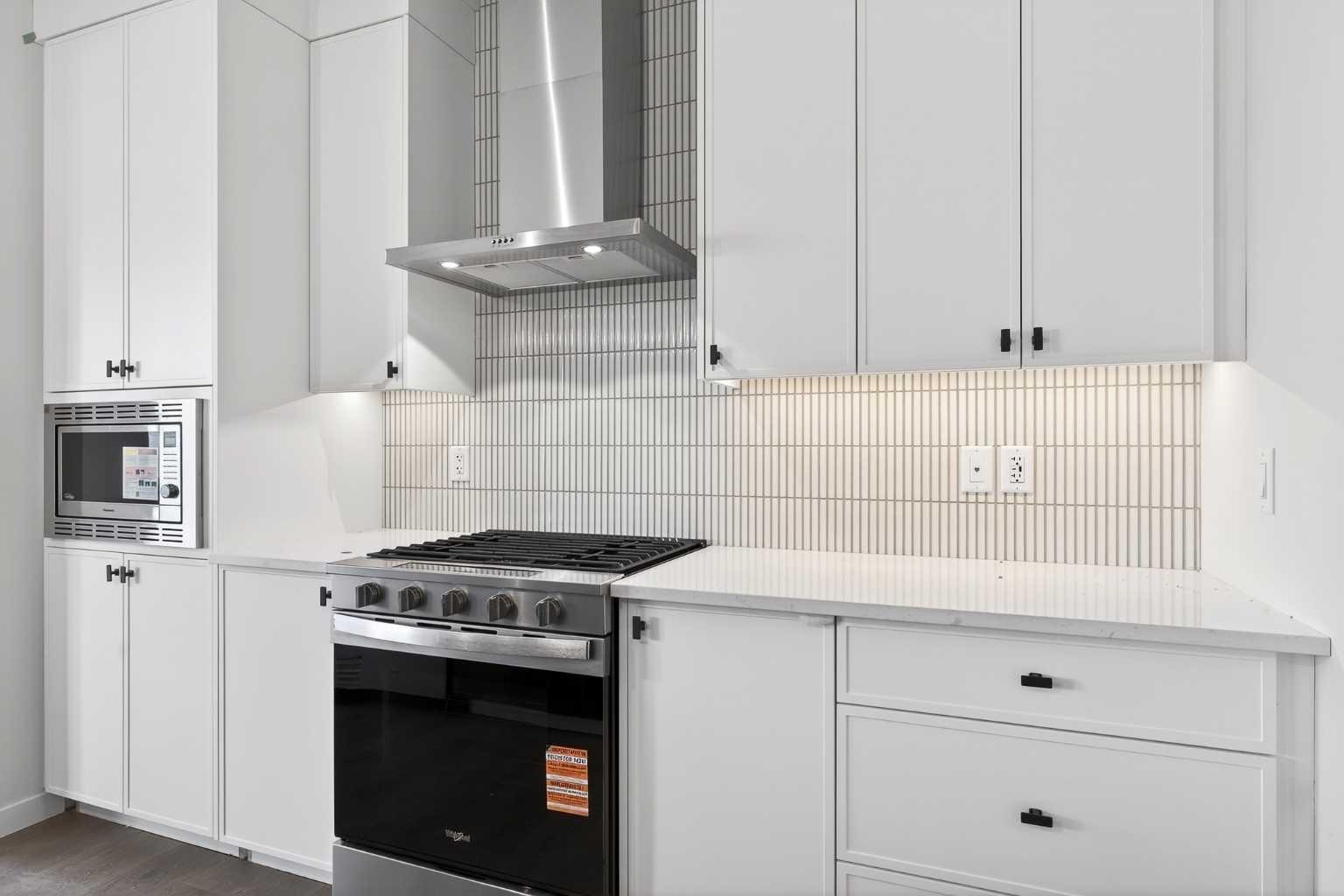 533 Sawgrass Green NW