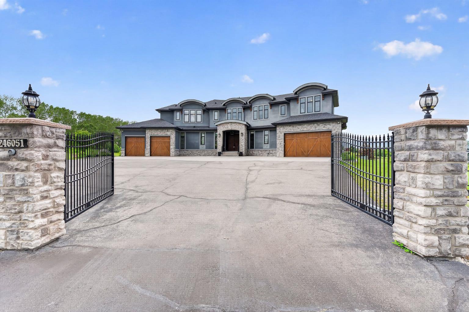 246051 20 Street E