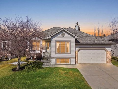 Photo of 37 Rocky Ridge Gardens NW, Calgary, AB T3G 4V7 (MLS # A2306110)