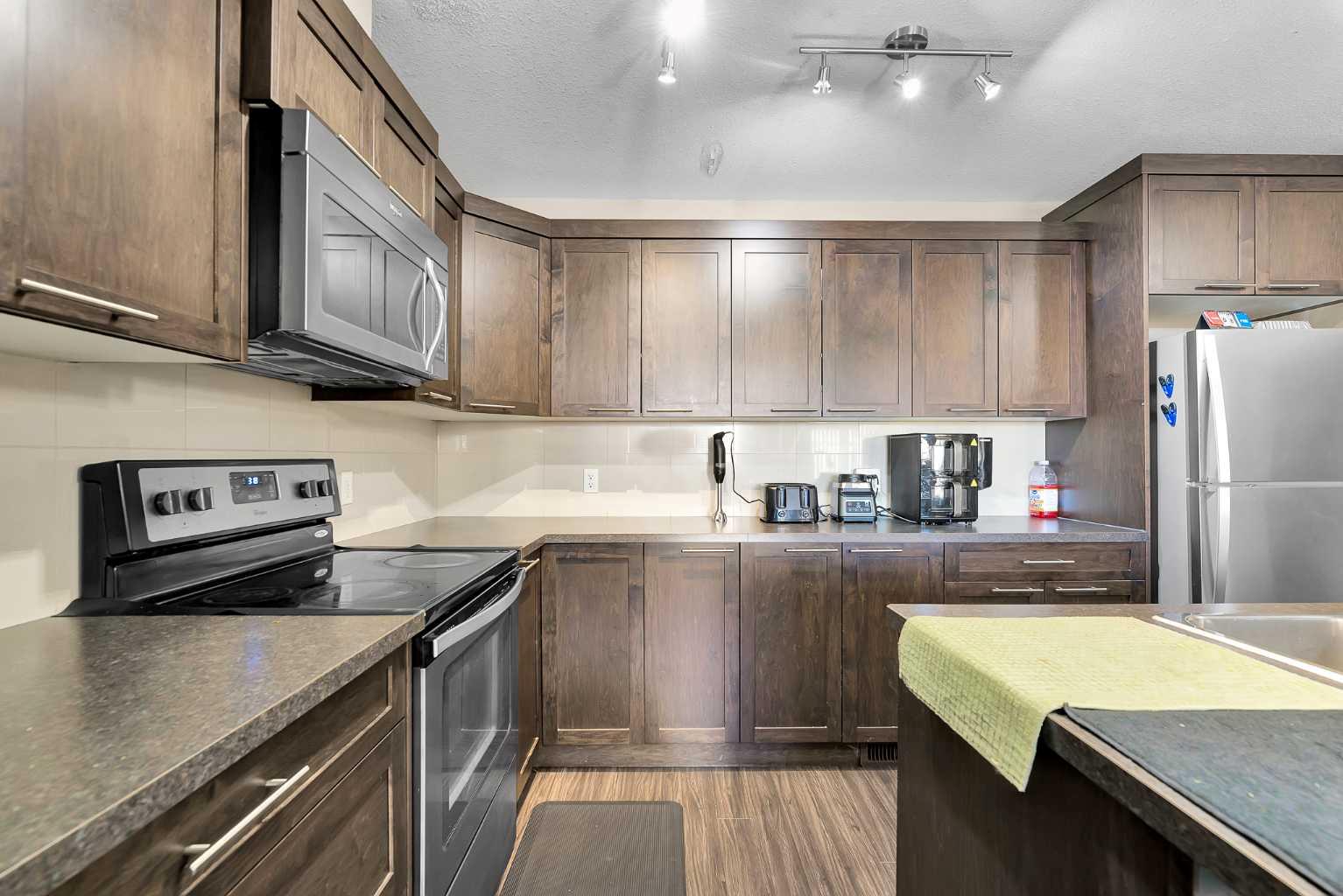 909 Skyview Ranch Grove