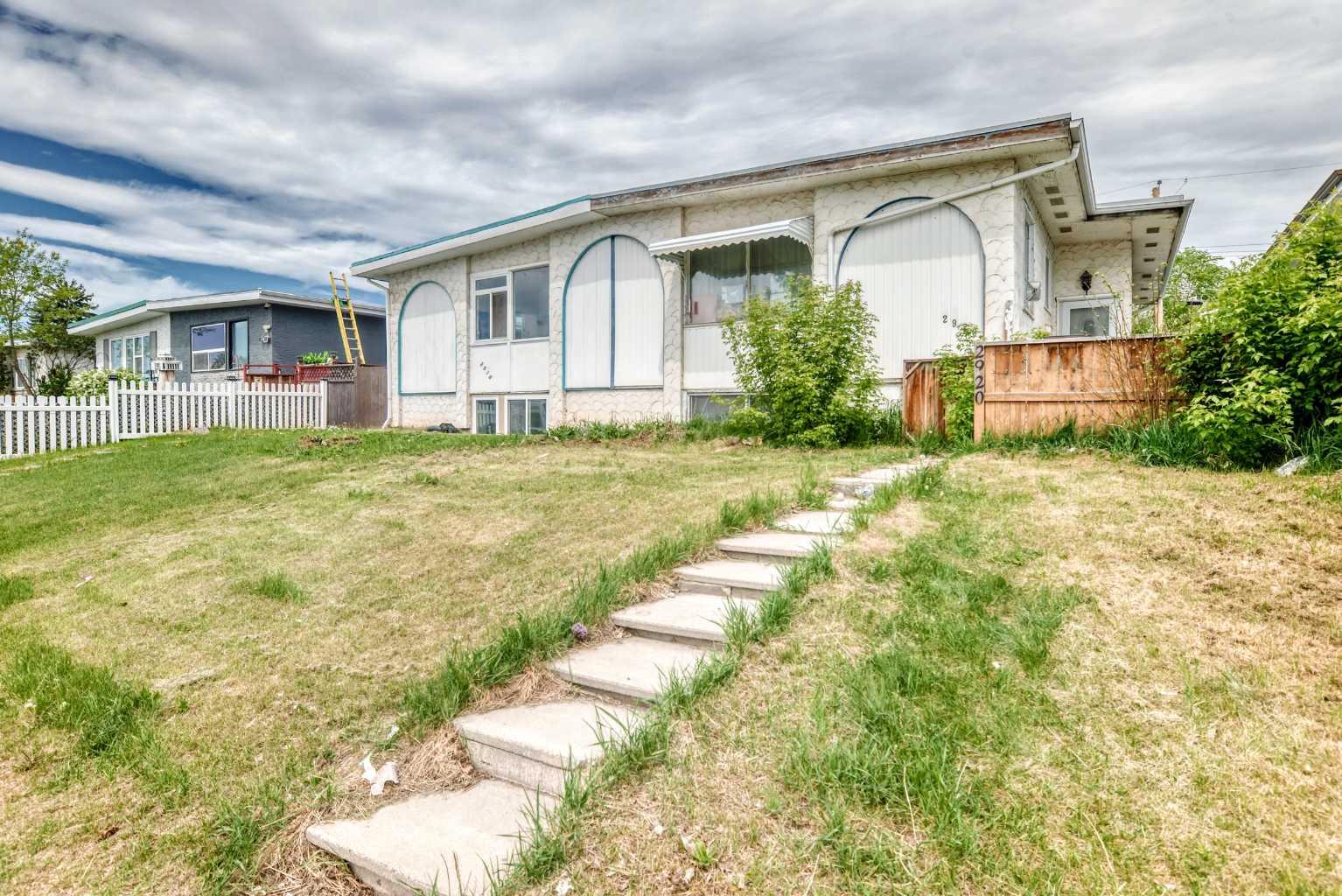 2918 Doverville Crescent SE