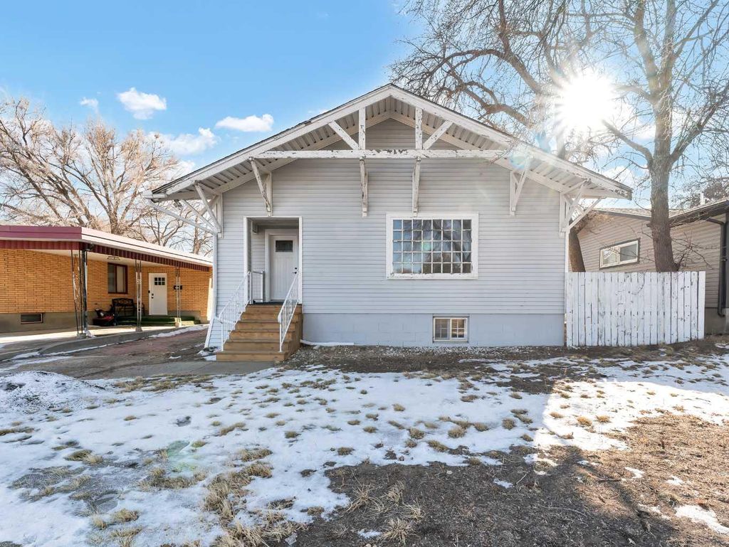 Photo of 129 10 Street NE, Medicine Hat, AB T1A 5S6 (MLS # A2288903)