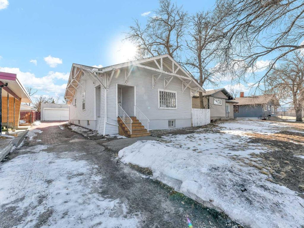 Photo of 129 10 Street NE, Medicine Hat, AB T1A 5S6 (MLS # A2288903)