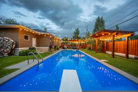 15 Wilshire Place SW Calgary AB T3C 3B9