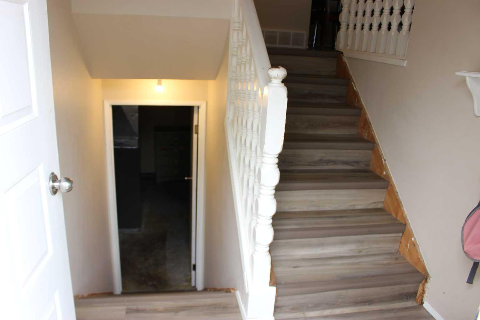 719 B Rosewood Avenue