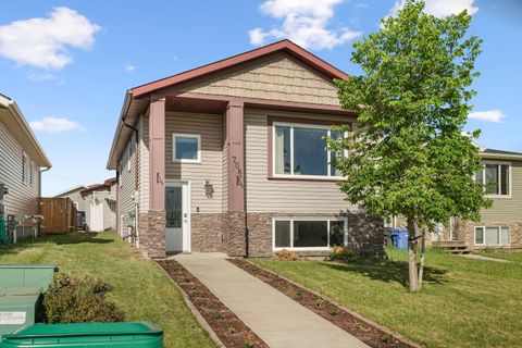 Photo of 708 Mt Sundance Lane W, Lethbridge, AB T1J 0T3 (MLS # A2317899)