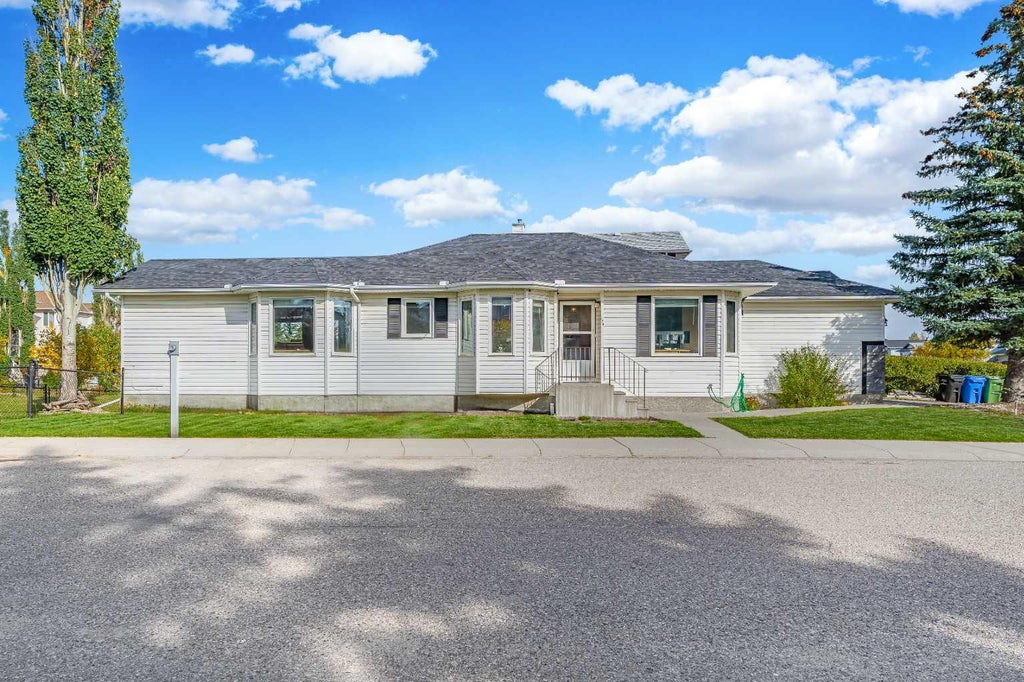 Photo of 179 Citadel Close NW, Calgary, AB T3G 4A5 (MLS # A2348023)