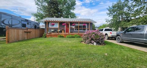 Photo of 107 6A St, Beaverlodge, AB T0H 0C0 (MLS # A2321220)