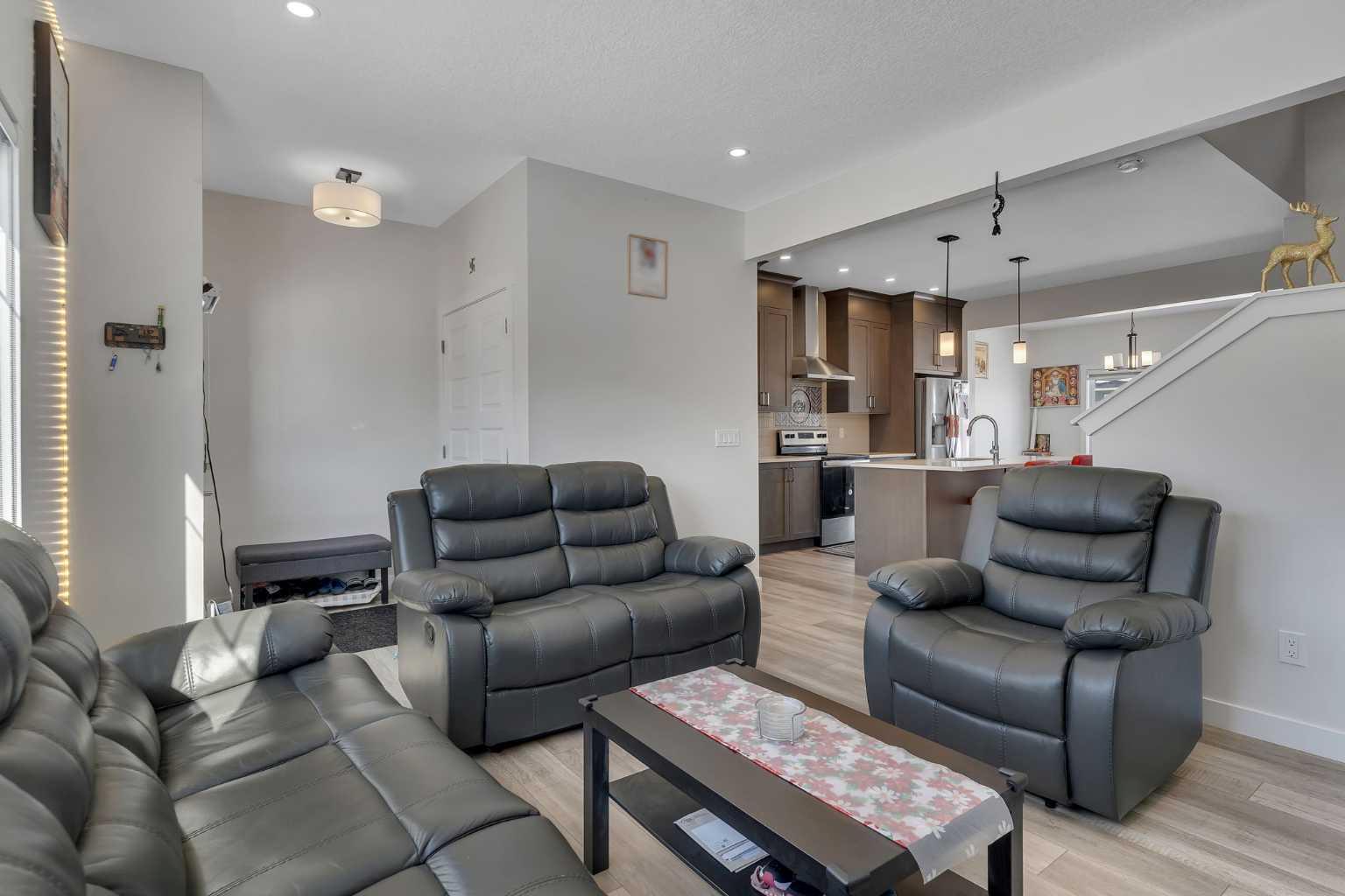 726 Bayview Hill SW