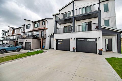 Photo of 12 Vincent Gate, Sylvan Lake, AB T4S 0V7 (MLS # A2319663)