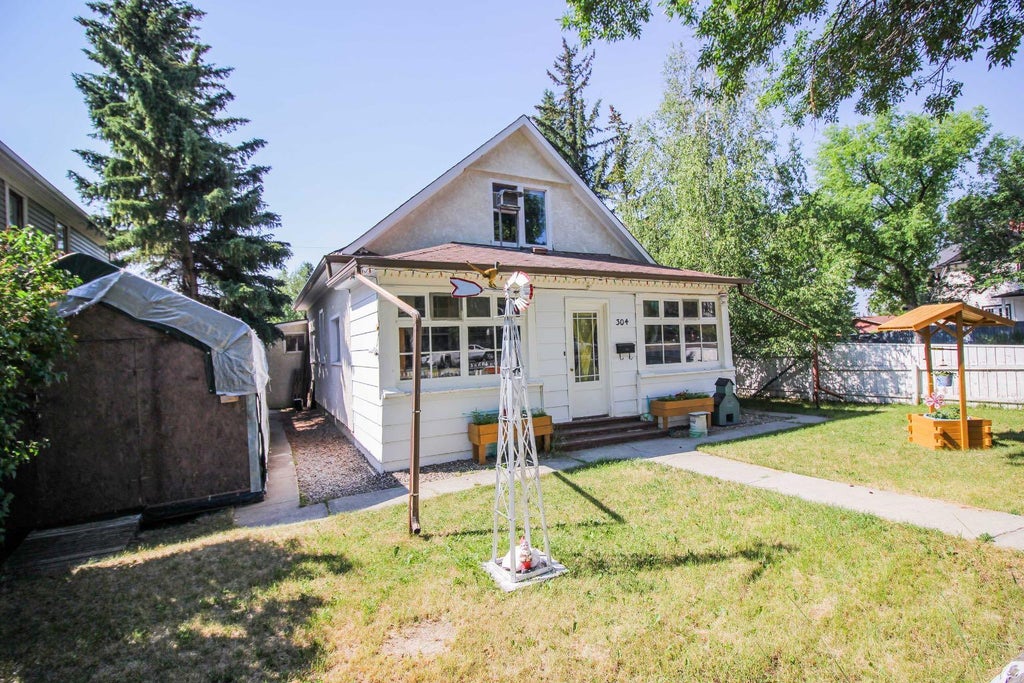 Photo of 304 7A Avenue S, Lethbridge, AB T1J 1N4 (MLS # A2339843)