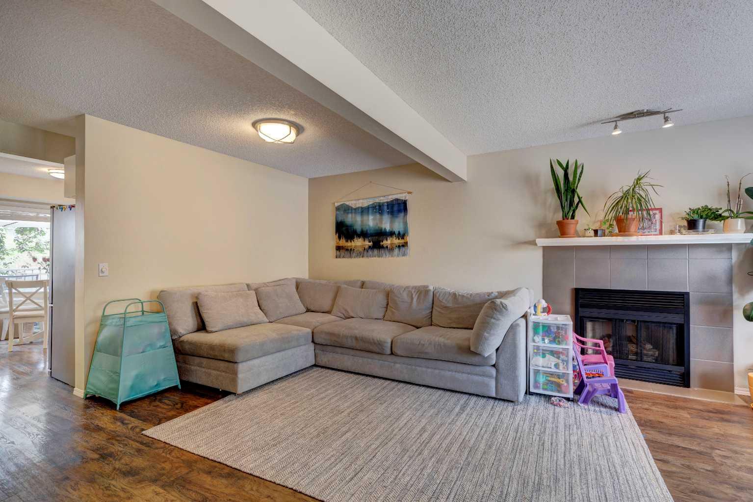 211 Christie Park Mews SW