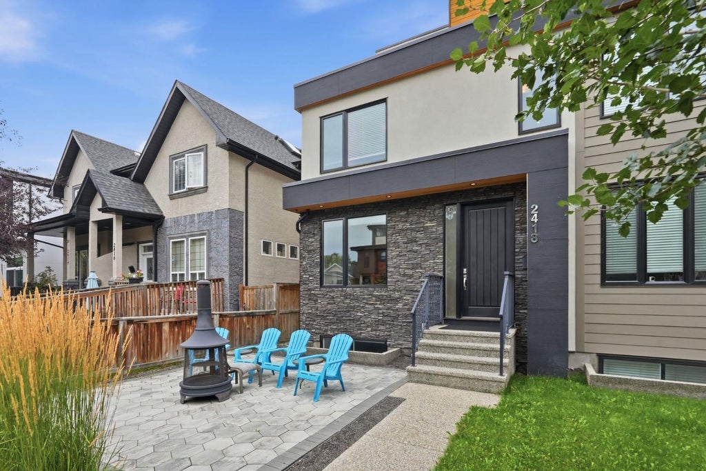 Photo of 2418 24A Street SW, Calgary, AB T3E 1W1 (MLS # A2351004)