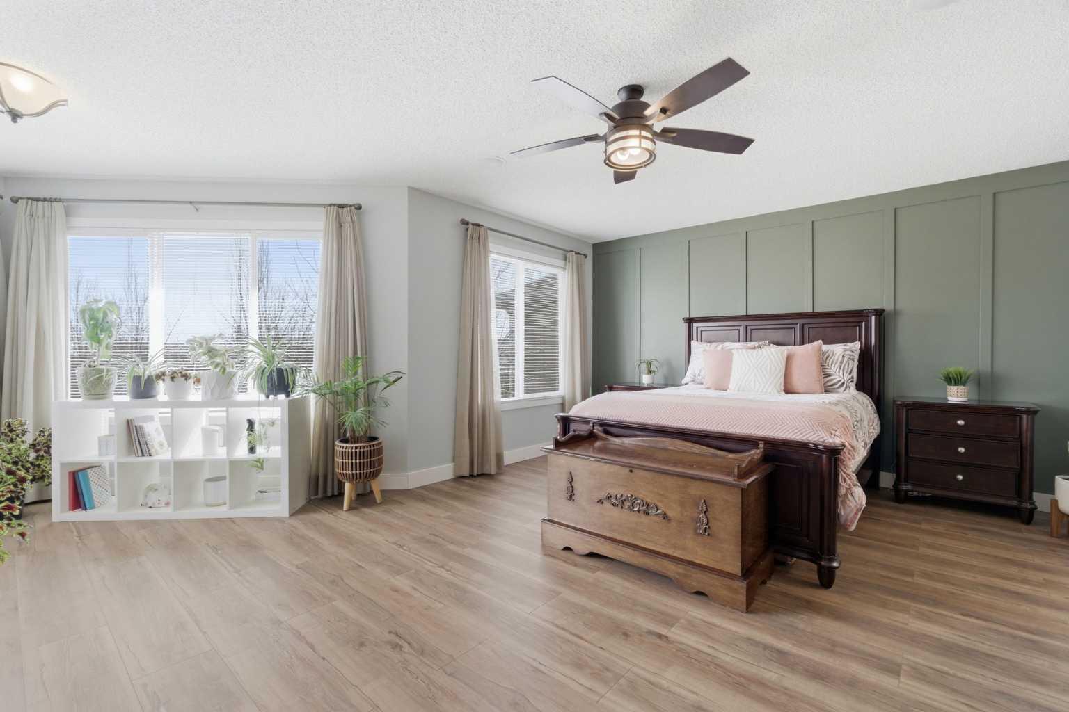 160 Crystal Green Drive SE