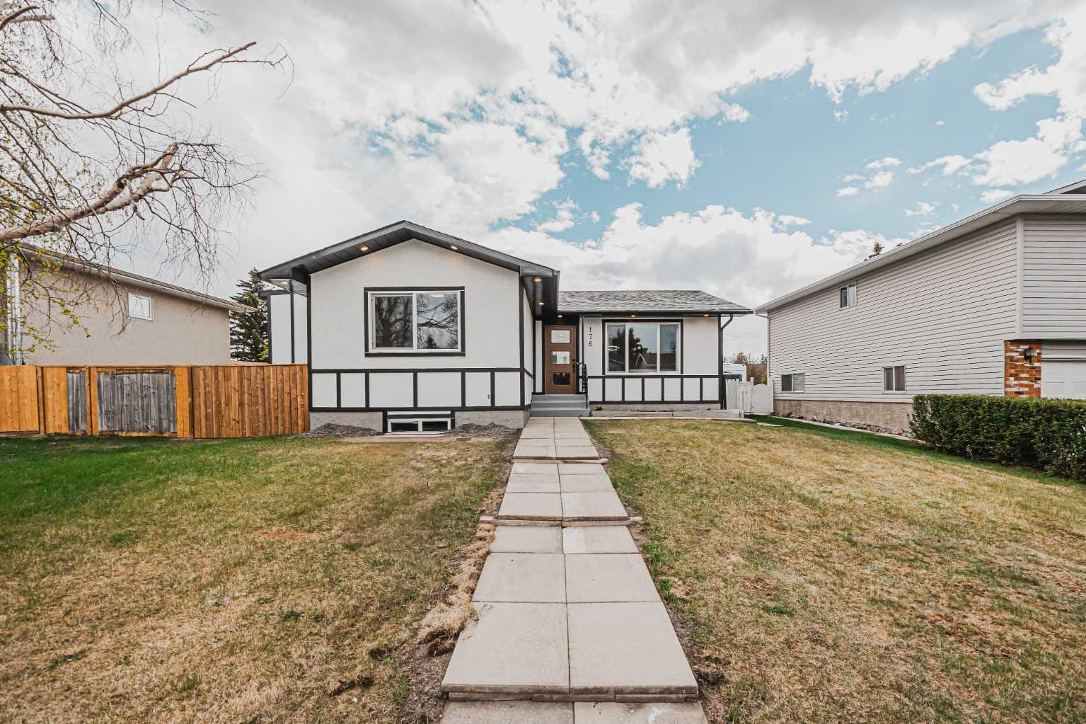 176 Huntchester Crescent NE