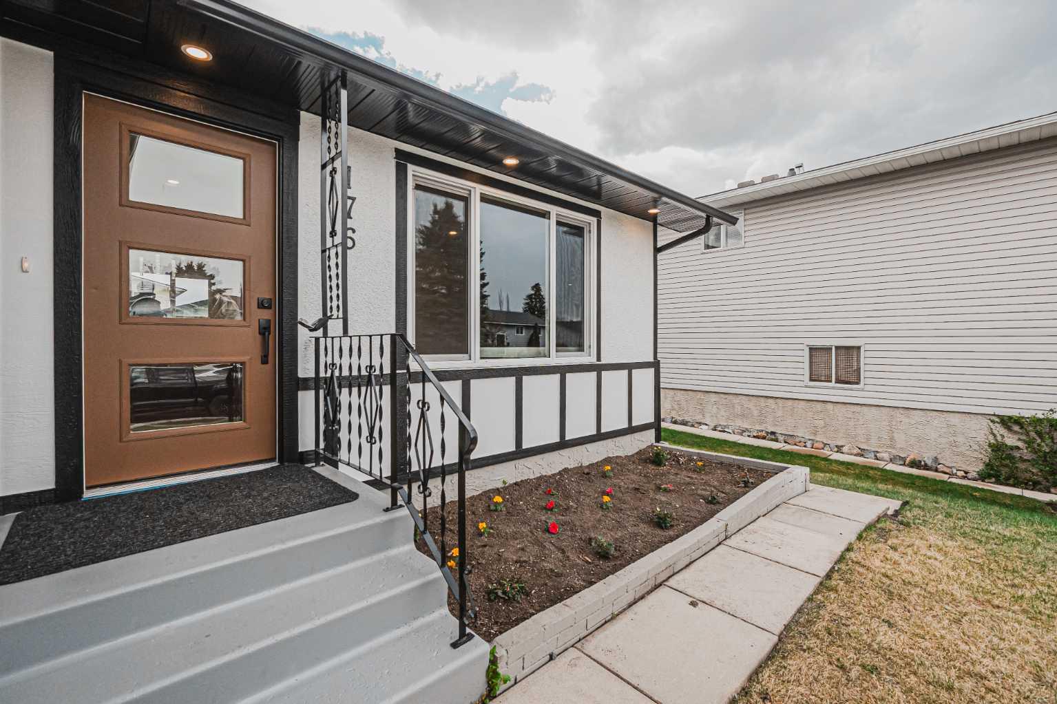 176 Huntchester Crescent NE
