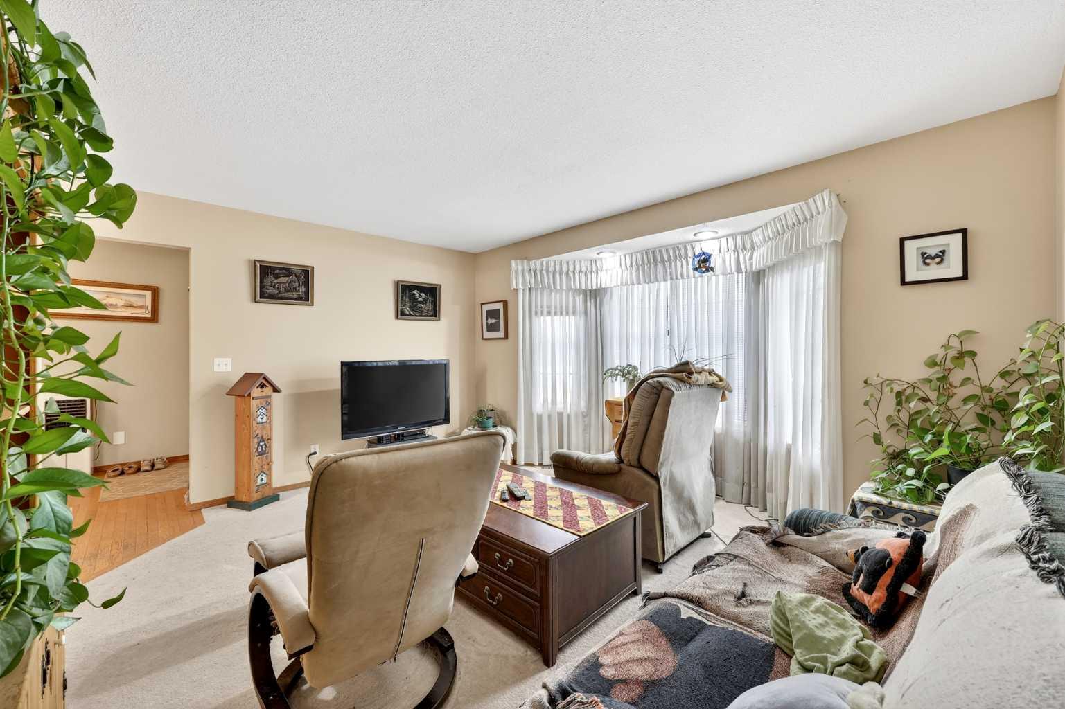 1124 Gleneagles Drive