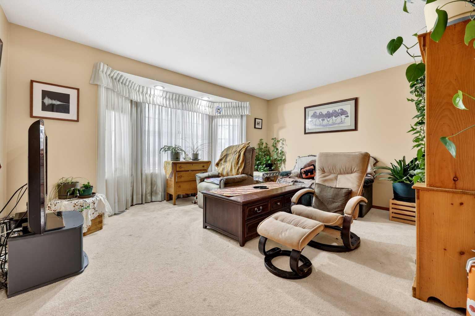 1124 Gleneagles Drive