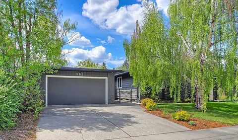 Photo of 907 Kerfoot Crescent SW, Calgary, AB T2V 2M8 (MLS # A2314351)