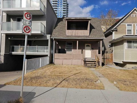 1522 11 Avenue SW Calgary AB T3C 0M9