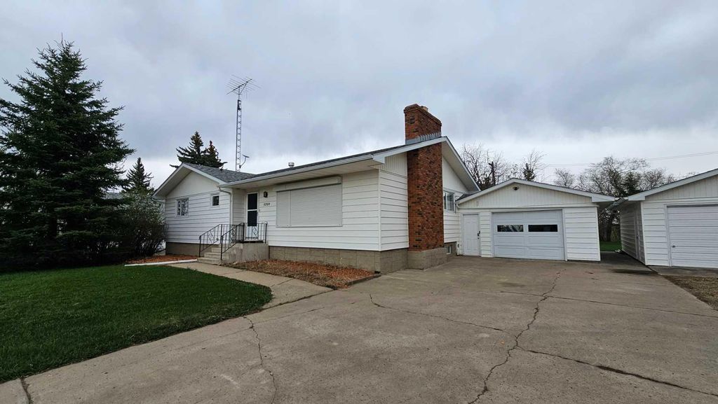 Photo of 5209 51 Street, Castor, AB T0C 0X0 (MLS # A2311658)