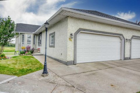 Photo of 33 Strathmore Lakes Bay, Strathmore, AB T1P 1L8 (MLS # A2329475)