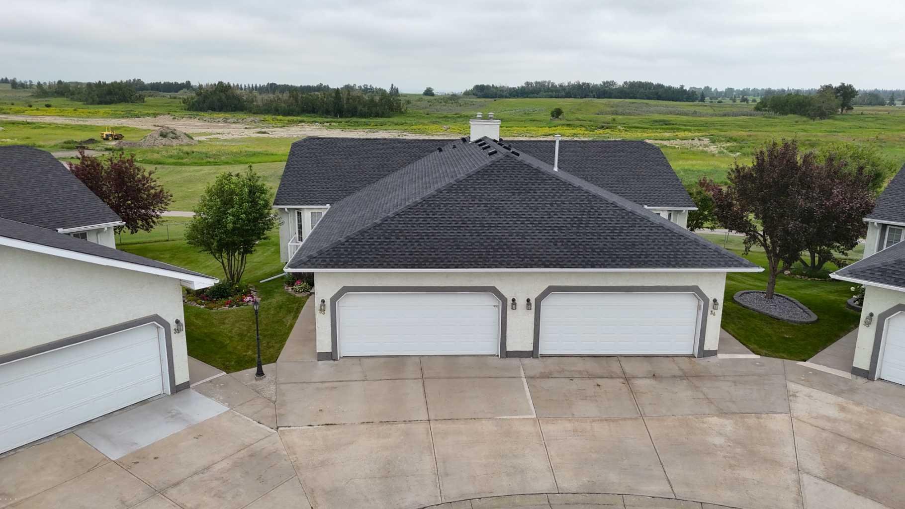 33 Strathmore Lakes Bay