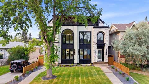 Photo of 2718 3 Avenue NW, Calgary, AB T2N 0L7 (MLS # A2331676)